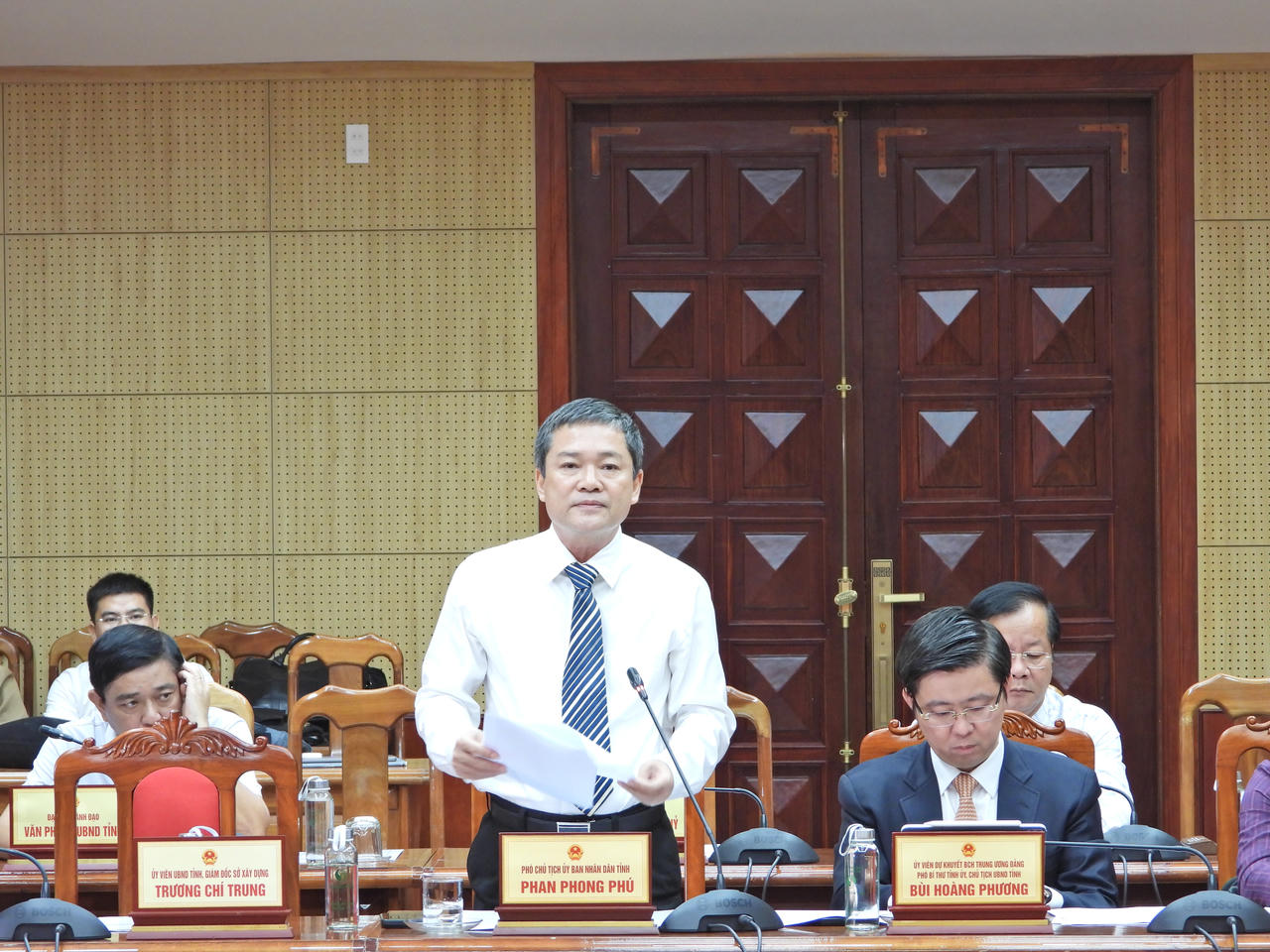 Ông Phan Phong Phú - Phó Chủ tịch UBND tỉnh phát biểu tại buổi làm việc. (Ảnh: Minh Phương)
