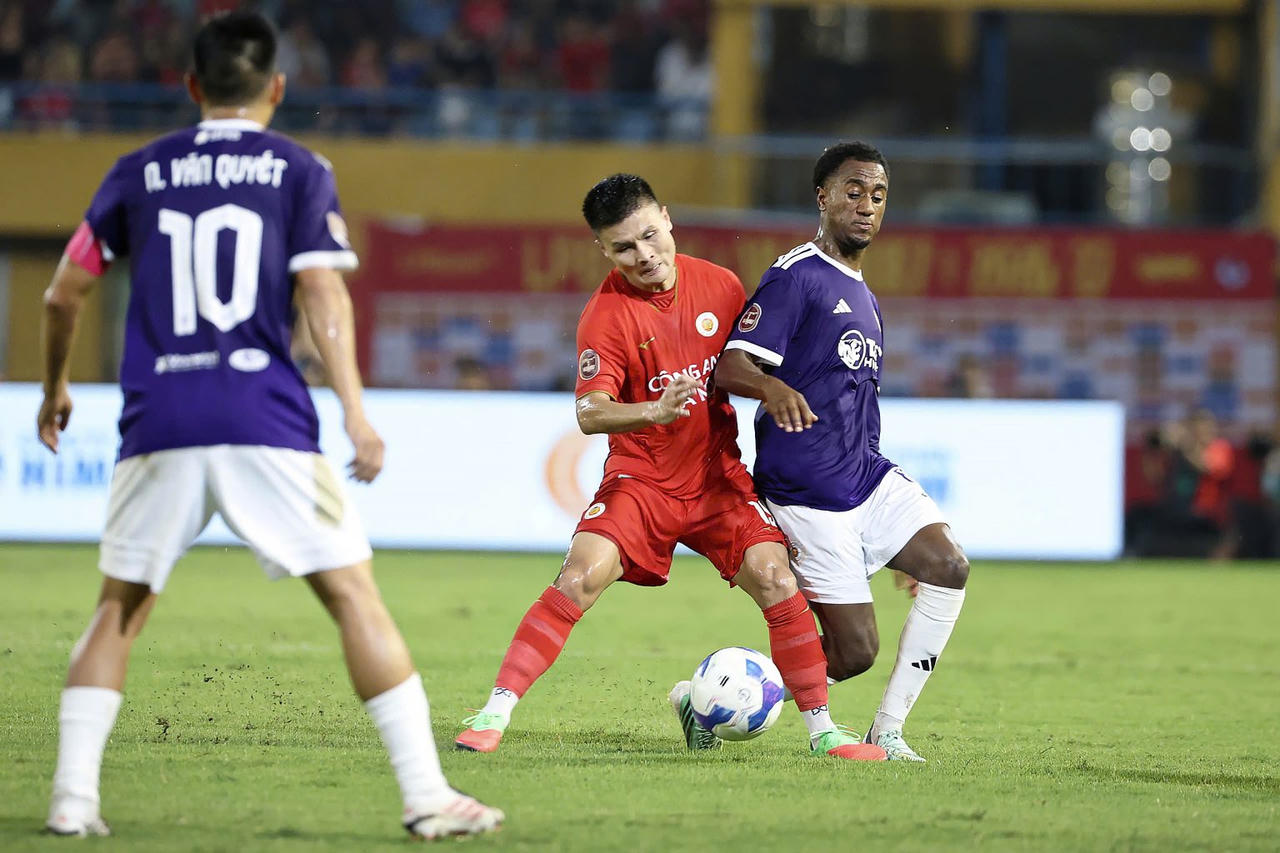 Công an Hà Nội mất điểm trong trận đấu derby thủ đô (Ảnh VPF)