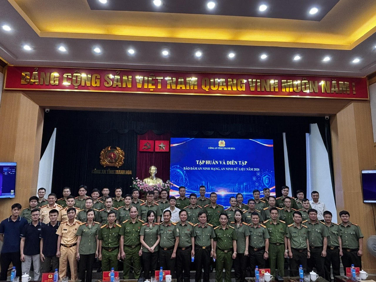 Các đại biểu tham dự Chương trình Tập huấn và Diễn tập bảo đảm an ninh mạng, an ninh dữ liệu năm 2026 tại Công an tỉnh Thanh Hóa