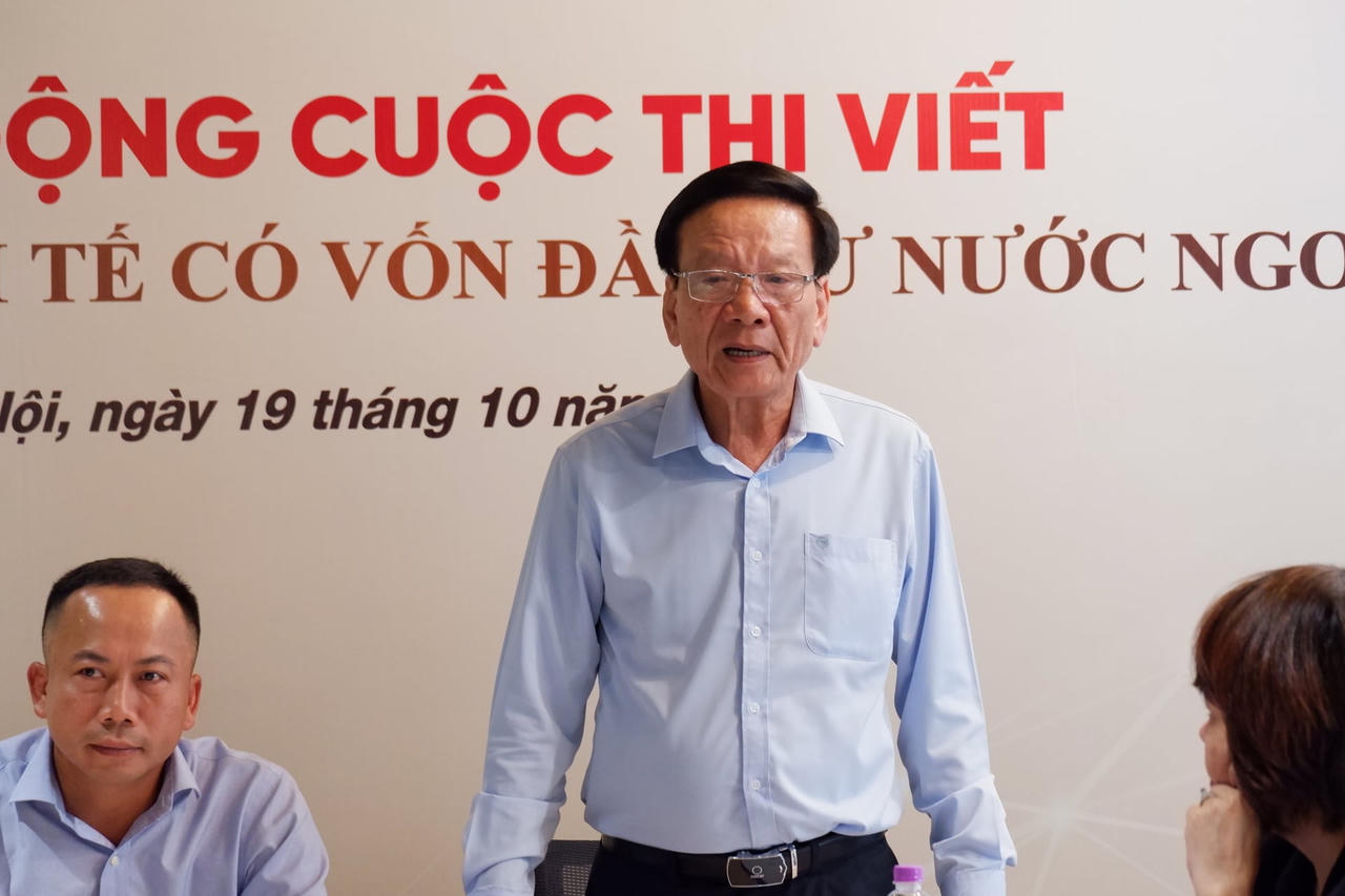 TS. Nguyễn Anh Tuấn (đứng), Chủ tịch VAFIE. Ảnh: Quang Minh.&nbsp;