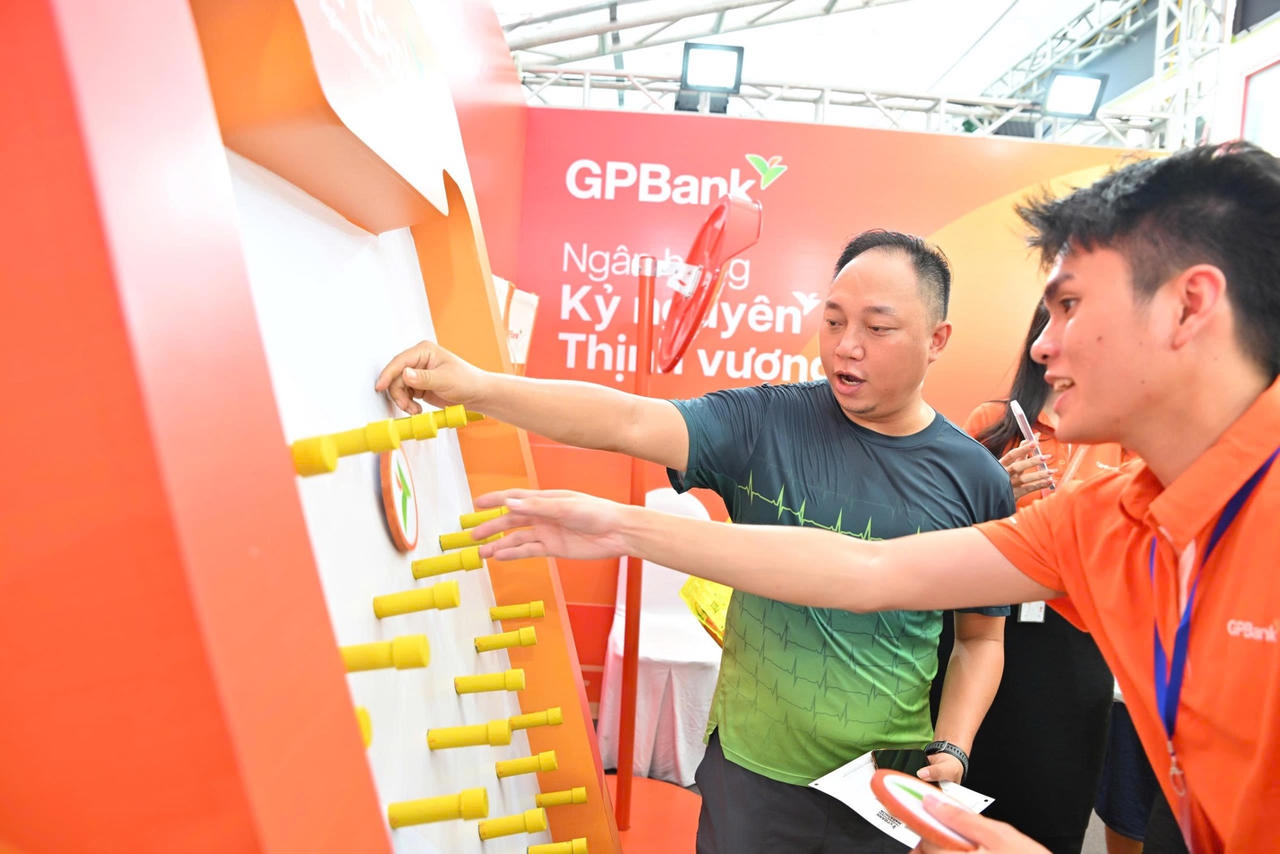 Gian hàng GPBank tại VPIM 2026 hút đông runner check-in, trải nghiệm 