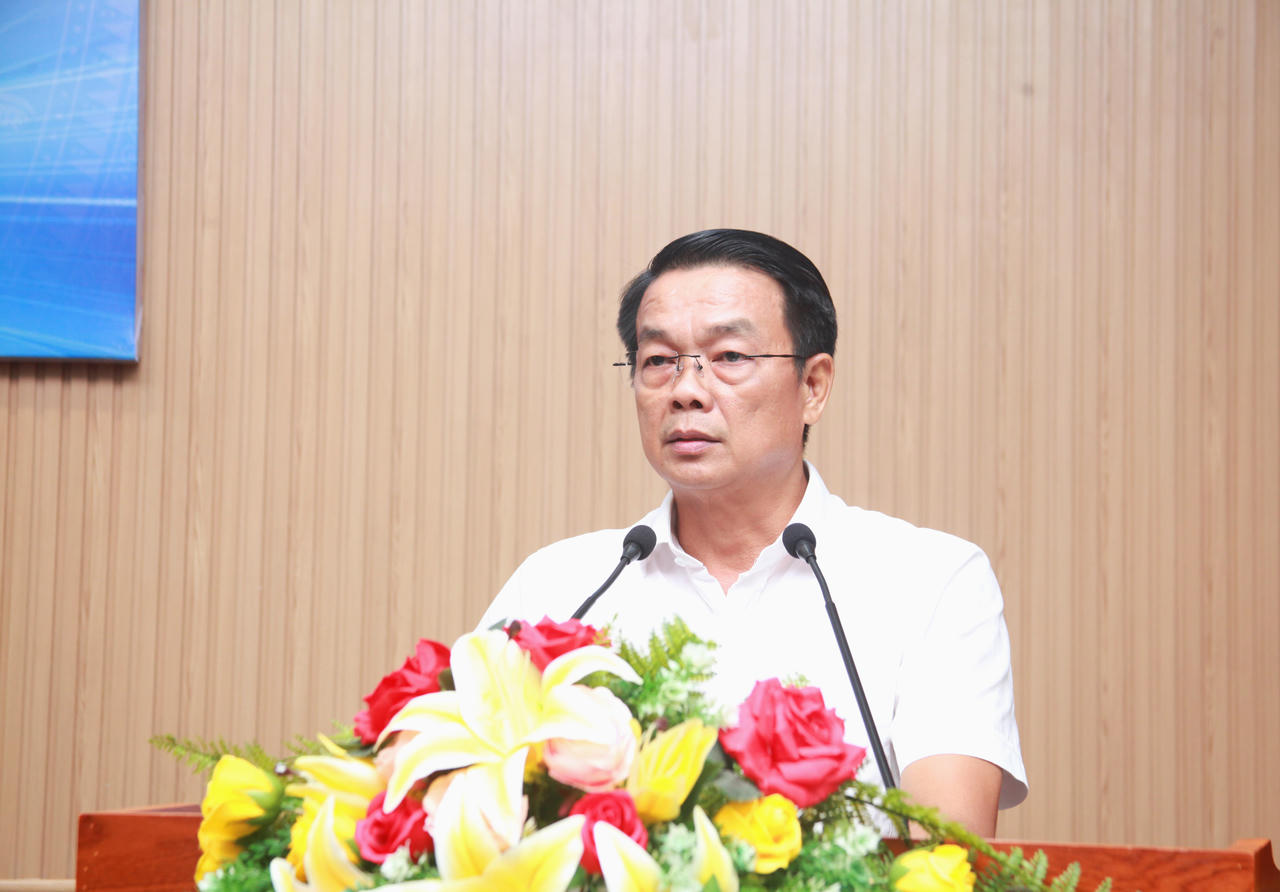 Ông Nguyễn Nam Phong - Phó Trưởng ban Tuyên giáo Tỉnh ủy Cà Mau, phát biểu định hướng thời gian tới tại buổi họp báo (Ảnh: TN).