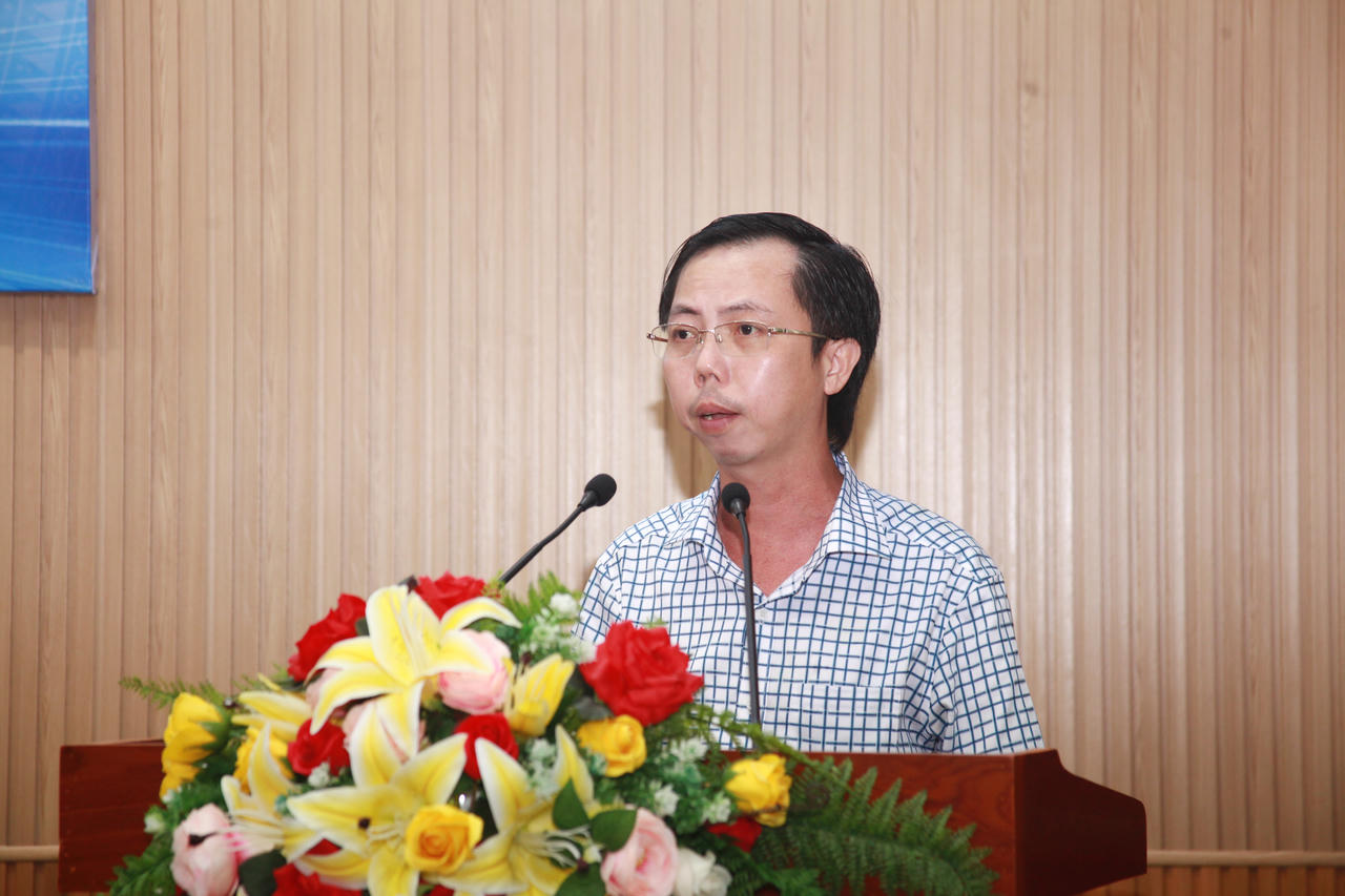 Ông Lý Vỹ Triều Dương – Phó Giám đốc Sở Văn hóa, Thể thao và Du lịch, thông tin tại buổi họp báo (Ảnh: TN).