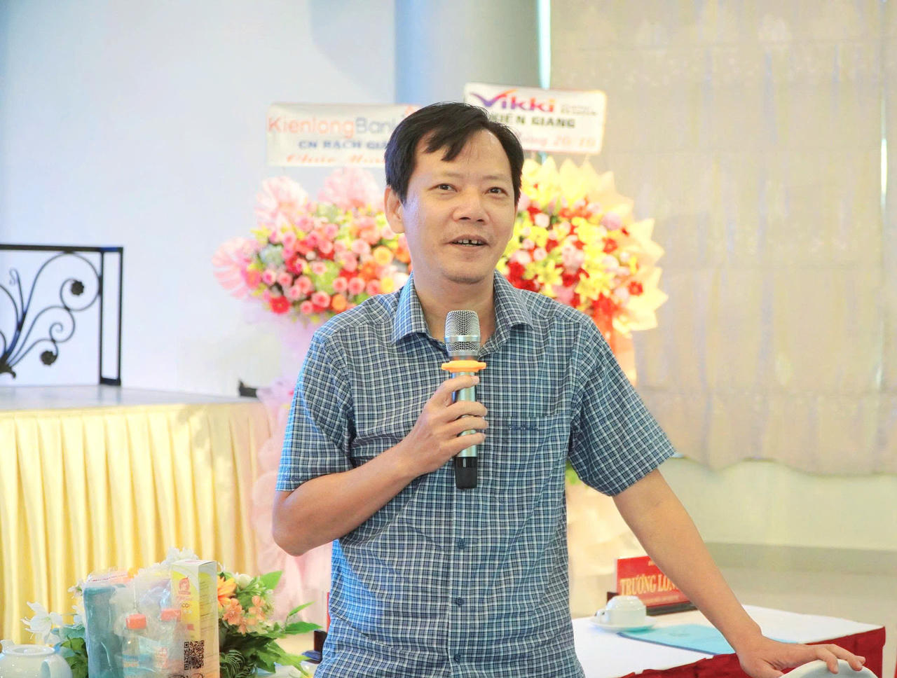 Ông Lê Quốc Cường Phó Giám đốc Sở Khoa học và Công nghệ tỉnh An Giang trao đổi thảo luận. Ảnh: Khánh Thùy