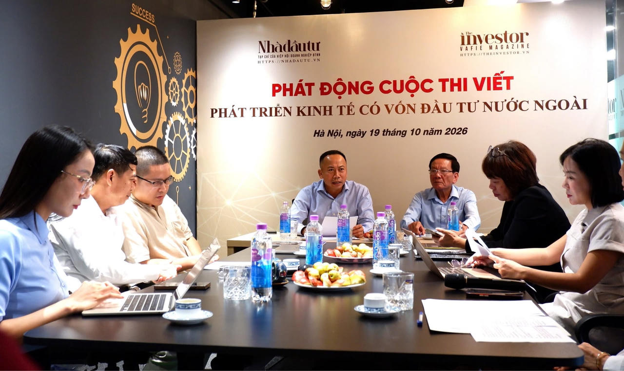 Ban Tổ chức trả lời câu hỏi của các nhà báo tham dự. Ảnh: Quang Minh