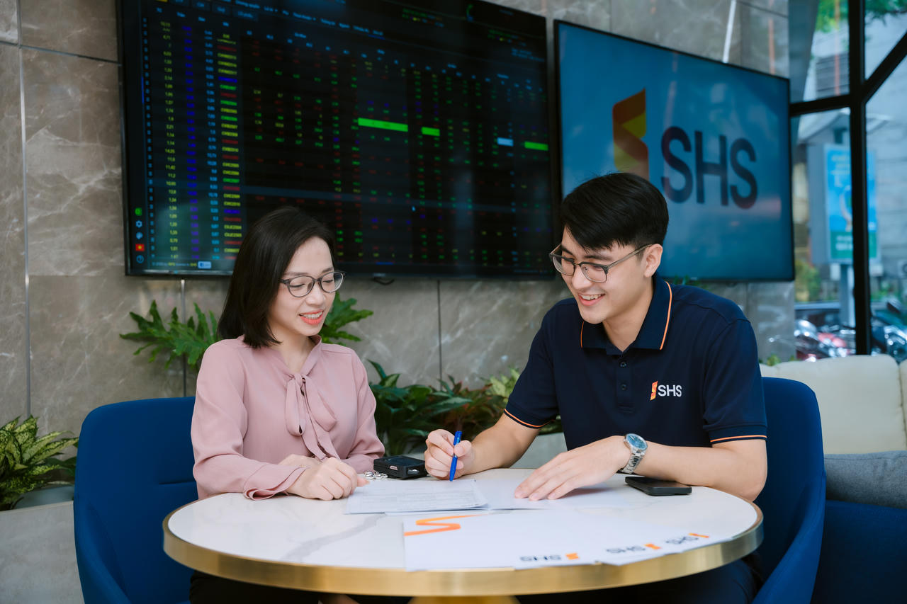 SHS từng bước điều chỉnh cơ cấu tài sản, mở rộng hoạt động kinh doanh và phát triển các nguồn thu dịch vụ
.