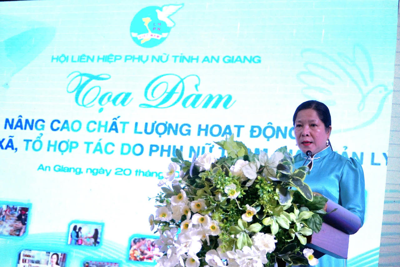 Bà Lê Thị Ngọc Dung, Phó Chủ tịch Hội Liên hiệp Phụ nữ (LHPN) tỉnh An Giang phát biểu khai mạc. Ảnh: Khánh Thùy