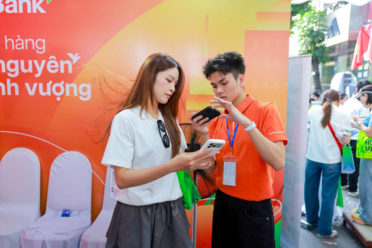 Gian hàng GPBank tại VPIM 2026 hút đông runner check-in, trải nghiệm 