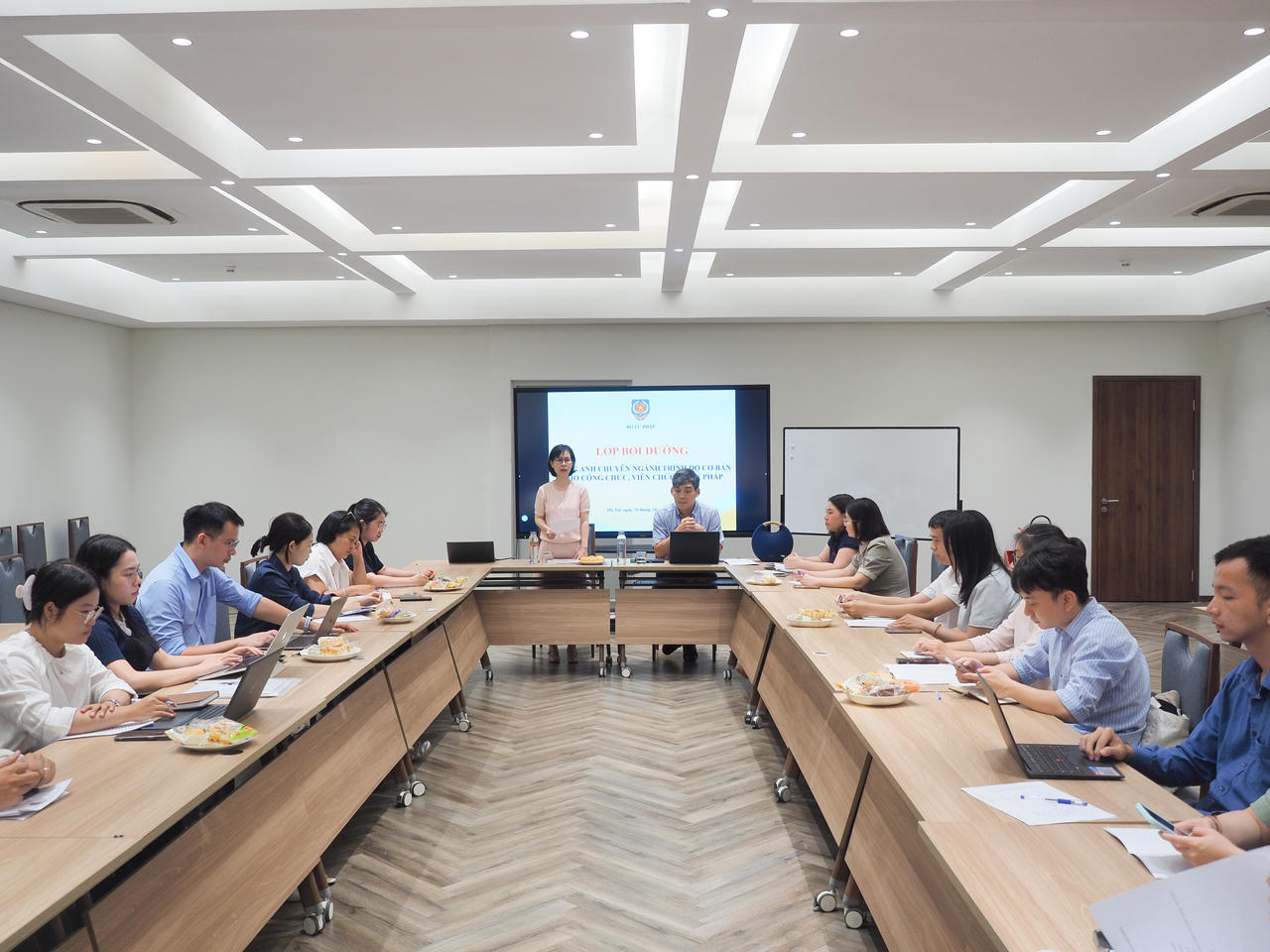 Bộ Tư pháp khai giảng Lớp bồi dưỡng tiếng anh chuyên ngành cho công chức, viên chức