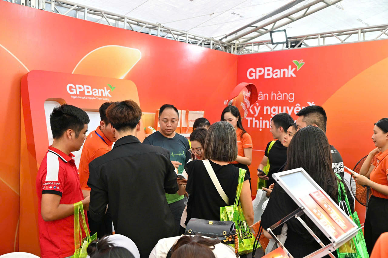 Gian hàng GPBank tại VPIM 2026 hút đông runner check-in, trải nghiệm 