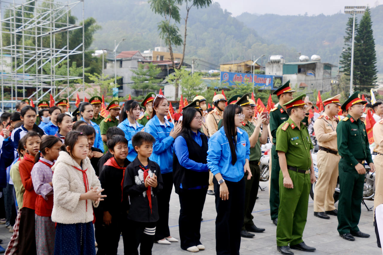 Đoàn viên, học sinh tham dự chương trình phát động. (Ảnh: Thanh Tùng)