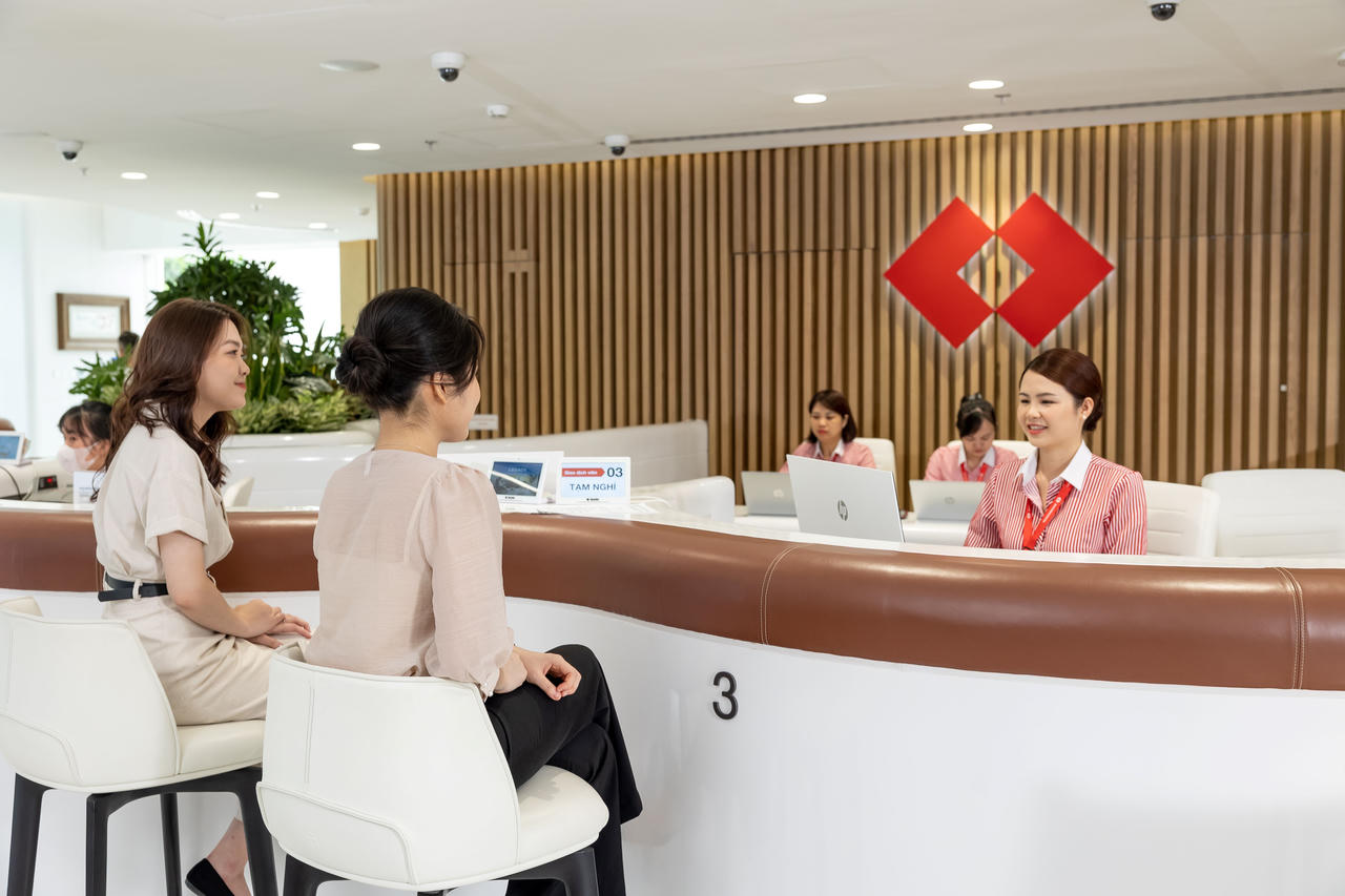 Trong quý III/2026, Techcombank dẫn đầu ngành ngân hàng với BEI đạt 3.8 và NPS đạt 98 điểm, phản ánh sức mạnh thương hiệu cùng mức độ tin tưởng, gắn kết vượt trội của khách hàng. Ảnh Techcombank.
