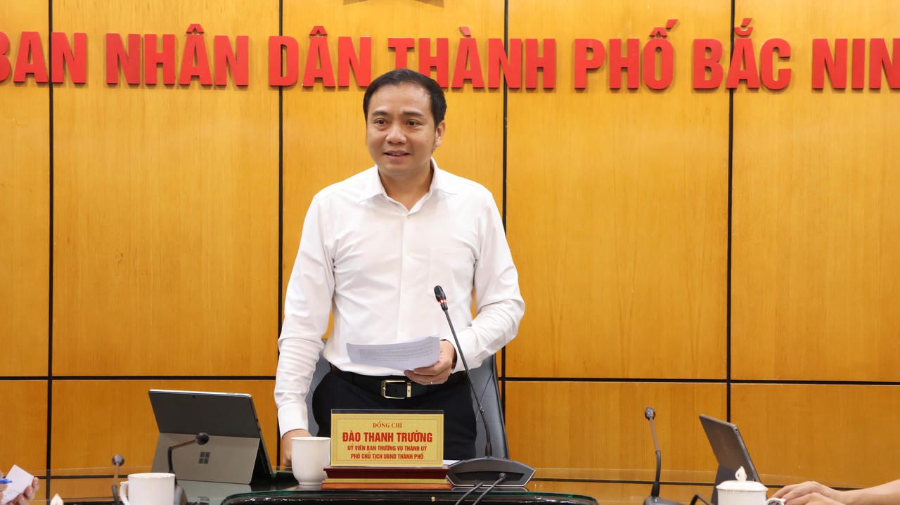 Phó Chủ tịch UBND TP Bắc Ninh Đào Thanh Trường chủ trì hội nghị. (Ảnh NH)