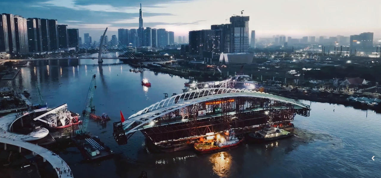 Hợp long cầu đi bộ qua sông Sài Gòn, kết nối trung tâm TP Hồ Chí Minh với Khu đô thị mới Thủ Thiêm