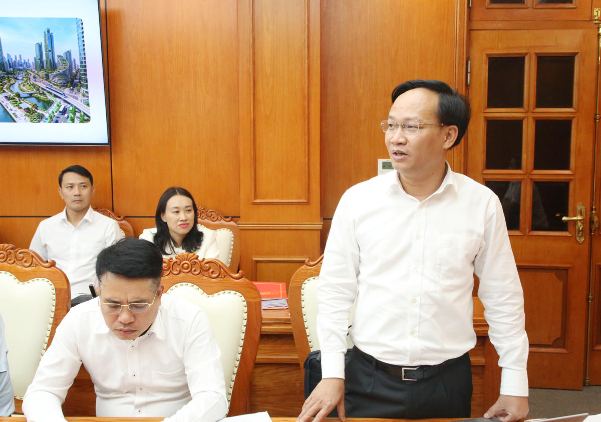 Phó Chủ tịch UBND thành phố Phạm Văn Thịnh phát biểu tại buổi làm việc.(Ảnh Cổng TTĐT Bắc Ninh)