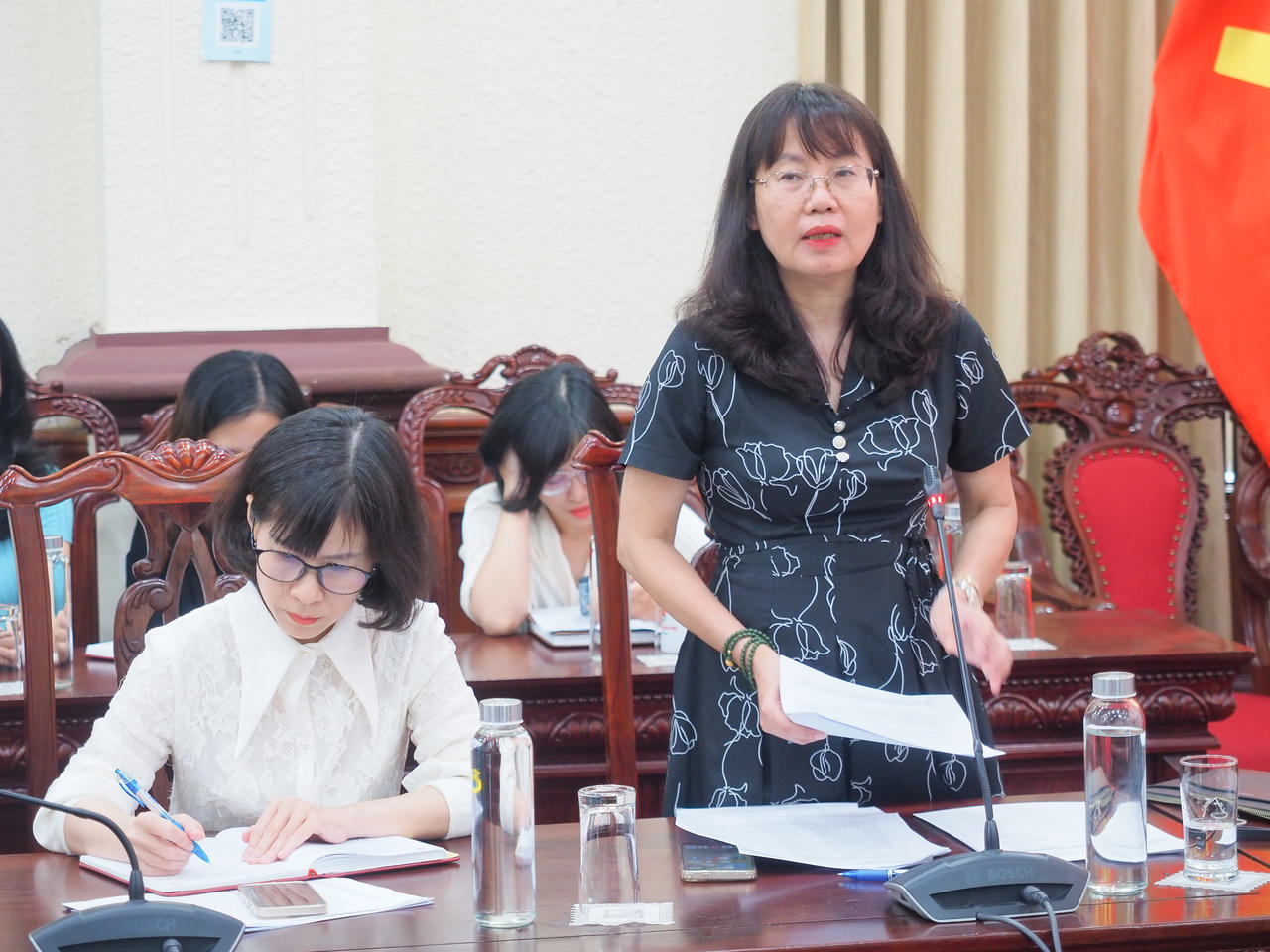 Vụ trưởng Vụ Tổ chức cán bộ Phan Thị Hồng Hà báo cáo tại buổi làm việc.