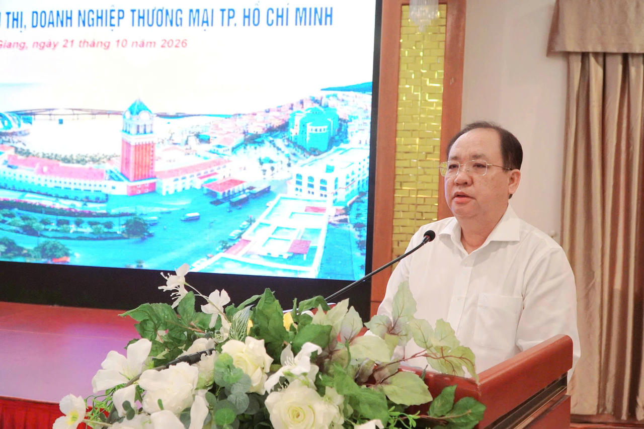 Phó Chủ tịch Thường trực UBND tỉnh An Giang Nguyễn Thanh Phong phát biểu. Ảnh: Khánh Thùy