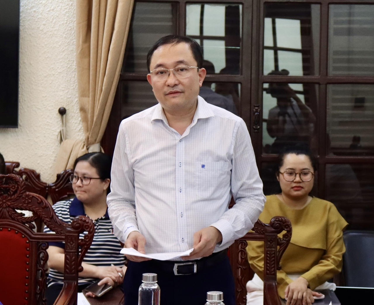 Phó Cục trưởng Phổ biến, giáo dục pháp luật và Trợ giúp pháp lý Phan Hồng Nguyên phát biểu tại cuộc họp.