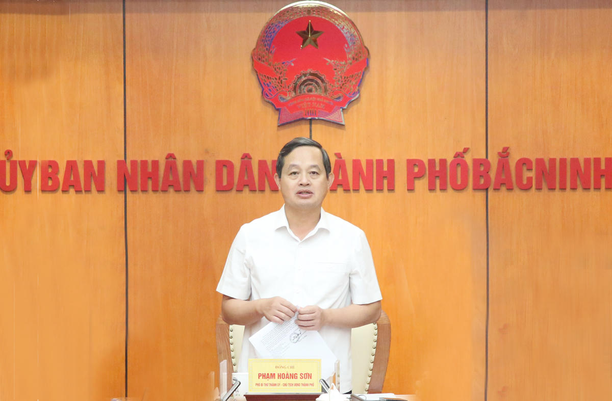 Chủ tịch UBND thành phố Phạm Hoàng Sơn phát biểu kết luận buổi làm việc (Ảnh: Cổng TTĐT Bắc Ninh)