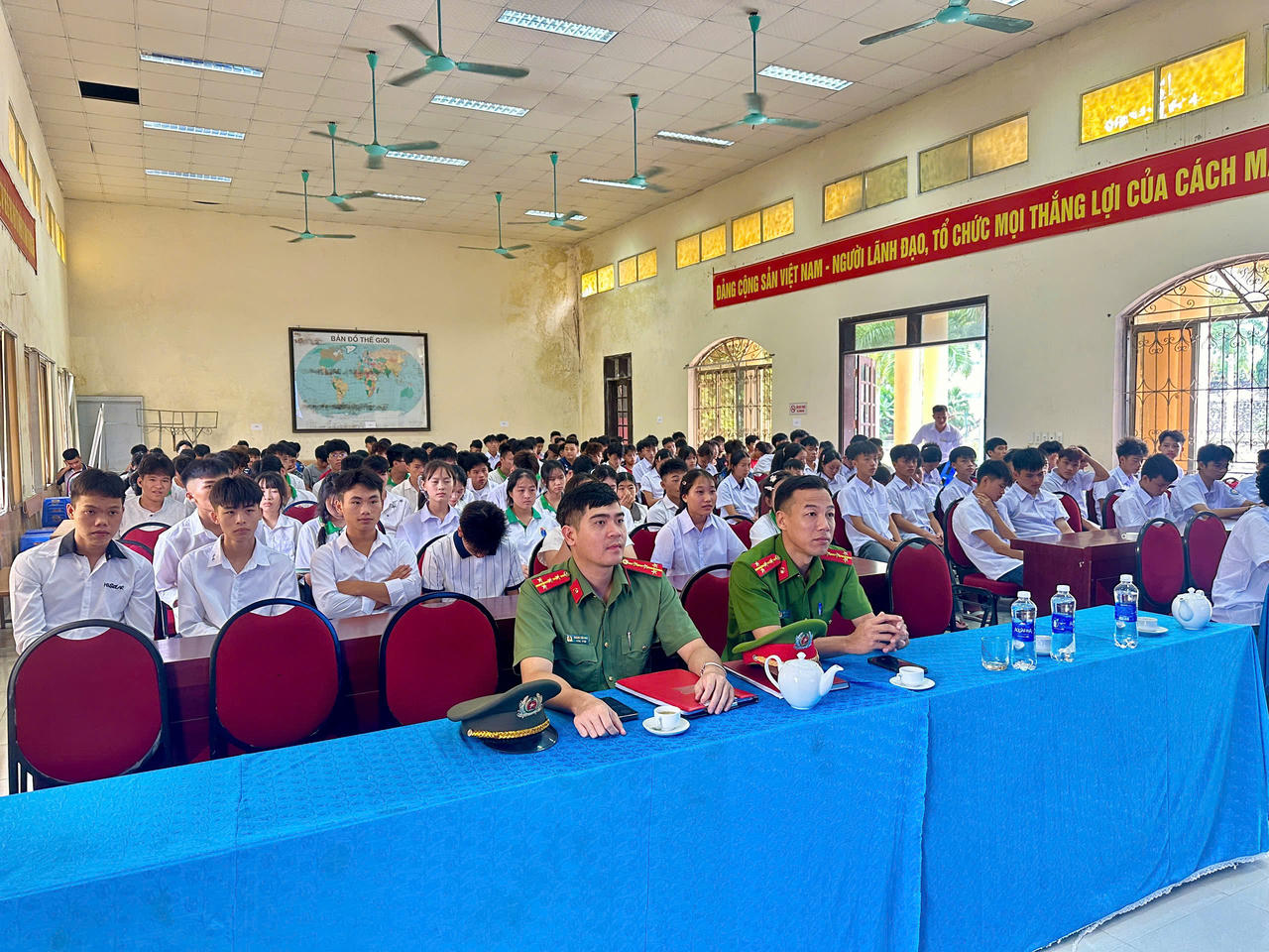 Công an phường Quan Triều tuyên truyền tác hại của ma túy cho học sinh trên địa bàn