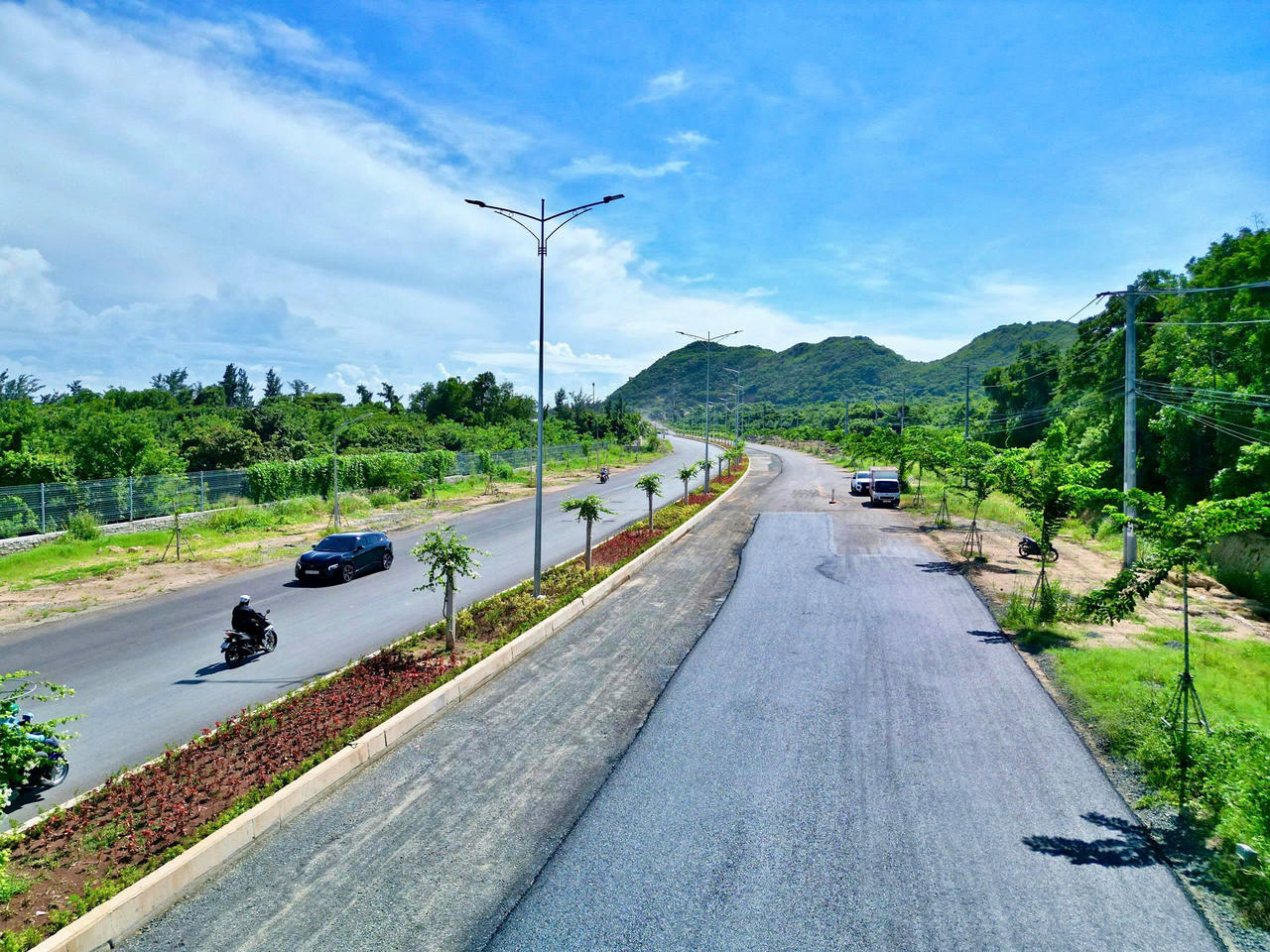 Cầu cạn qua đèo Nước Ngọt đã được thông xe. Ảnh: DK