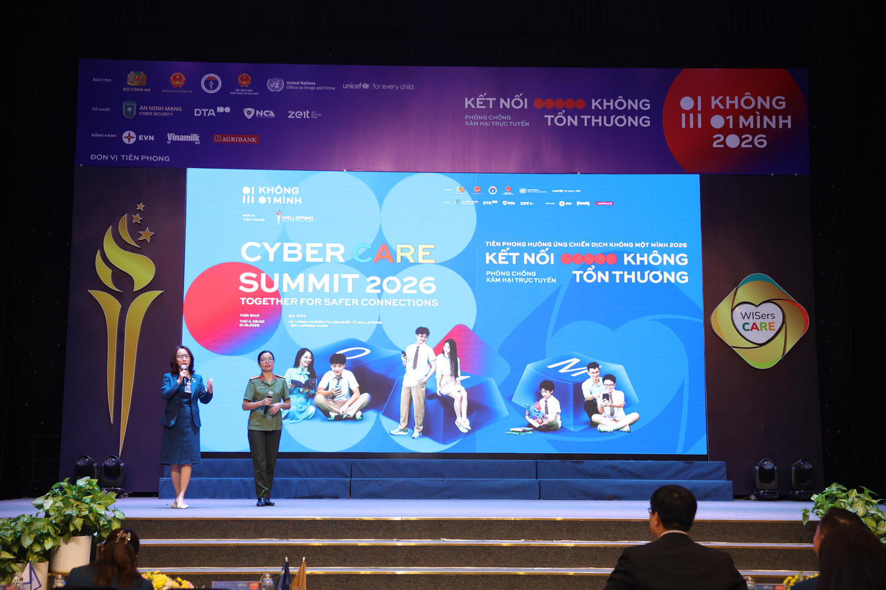 TS. Bùi Thị Liên, Chuyên gia Tâm lý học Tội phạm, Học viện An ninh Nhân dân&nbsp;và cô  giáo Nguyễn Ngọc Thiên Trinh, Phó Giám đốc Trung tâm Đào tạo tài năng Trường Phổ thông Liên cấp Song ngữ Quốc tế Wellspring Hanoi&nbsp;- chủ trì tập huấn ToT.