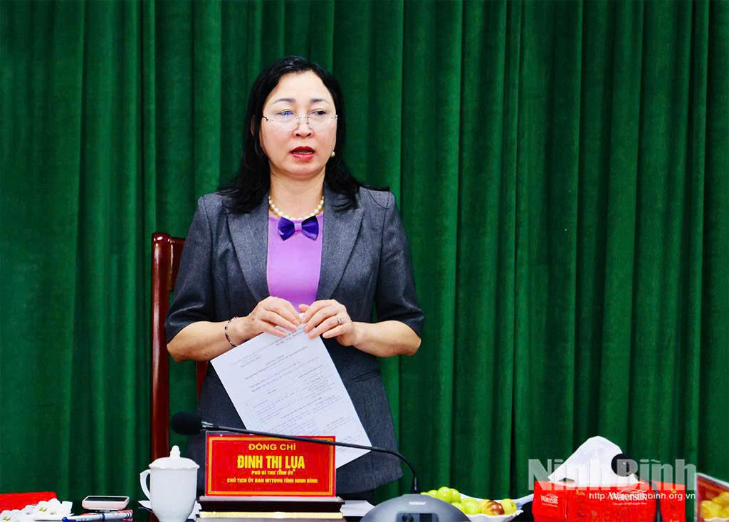 Bà Đinh Thị Lụa - Phó Bí thư Tỉnh ủy, Chủ tịch Ủy ban MTTQ Việt Nam tỉnh phát biểu kết luận hội nghị. Ảnh: Báo Ninh Bình