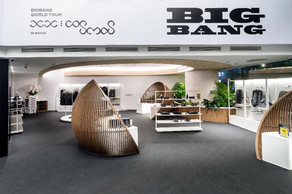 70 mặt hàng vật phẩm BIGBANG được bày bán tại flagship VPBank.