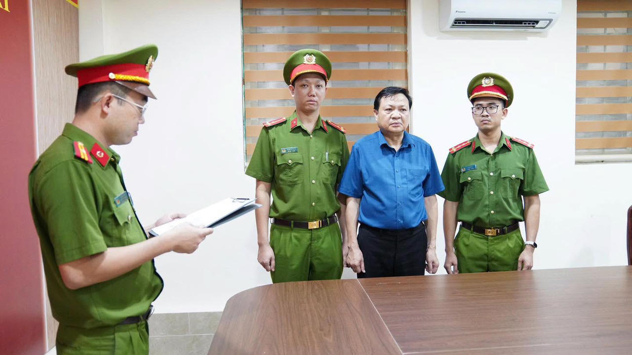 Bắt tạm giam Bí thư Đảng ủy, Chủ tịch HĐND, Chủ tịch UBND xã Hợp Kim 