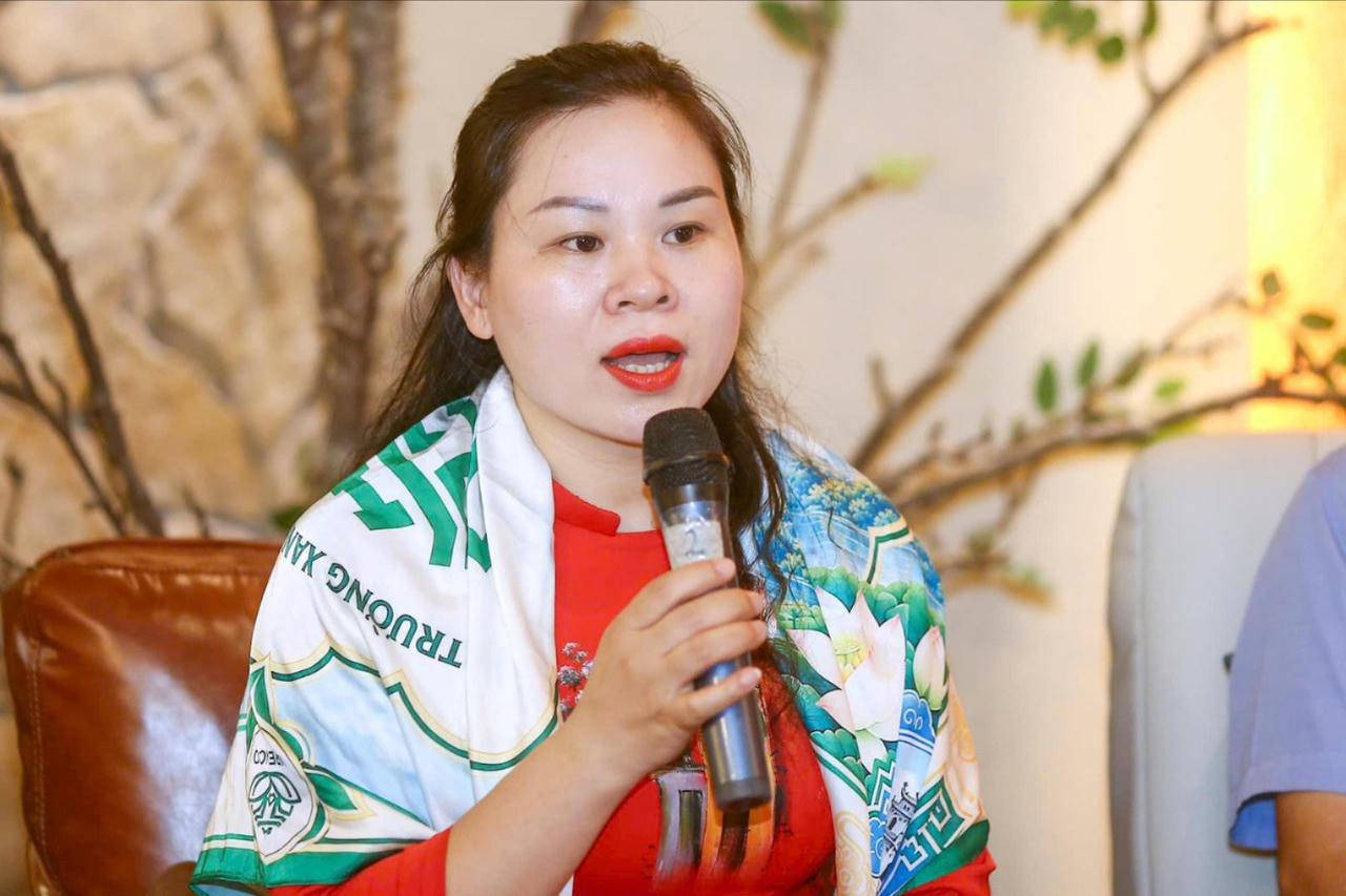 Chị Ninh Thị Loan, công nhân URENCO - Chi nhánh Hoàn Kiếm chia sẻ tại talkshow.