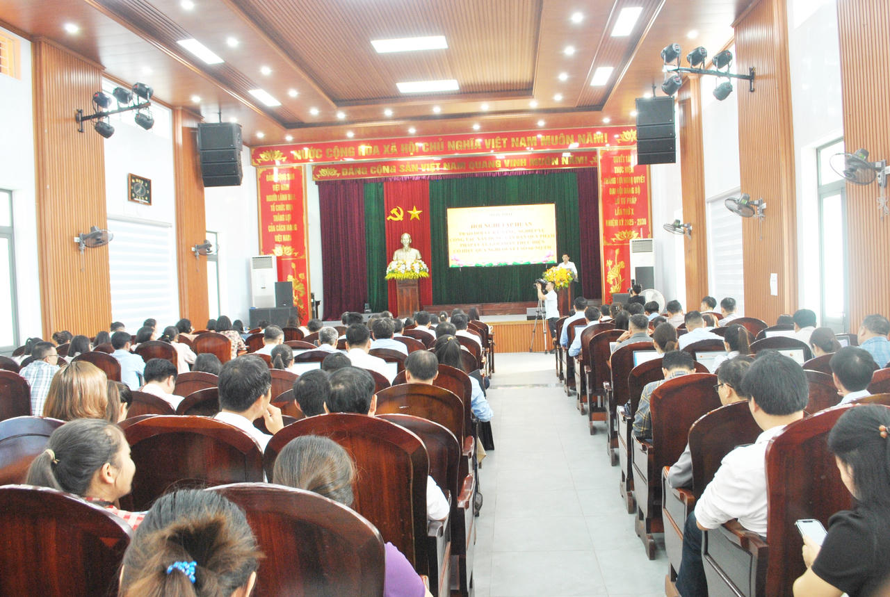 Có hơn 150 đại biểu là lãnh đạo các sở, ban ngành cấp tỉnh và công chức làm công tác tư pháp, pháp chế trên địa bàn tỉnh Hà Tĩnh tham dự. (Ảnh: PV)