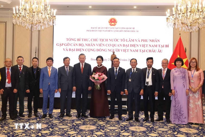 Tổng Bí thư, Chủ tịch nước Tô Lâm và Phu nhân gặp đại diện cộng đồng người Việt Nam tại châu Âu- Ảnh 4.