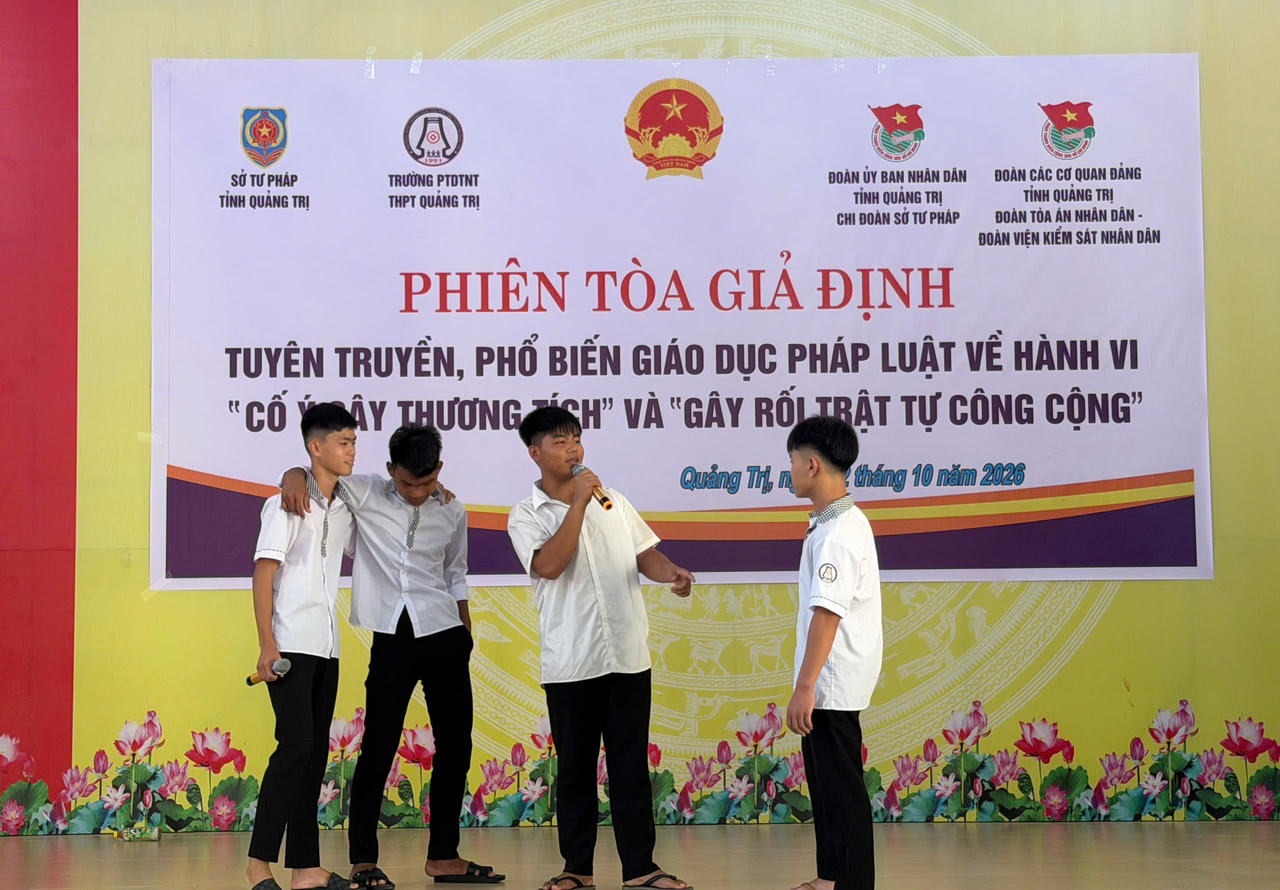 Gần 500 học sinh Quảng Trị dự phiên tòa giả định về bạo lực học đường