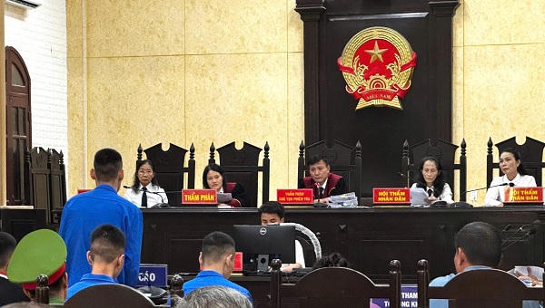 Án tử hình cho kẻ sát hại mẹ, chém cha nhập viện
