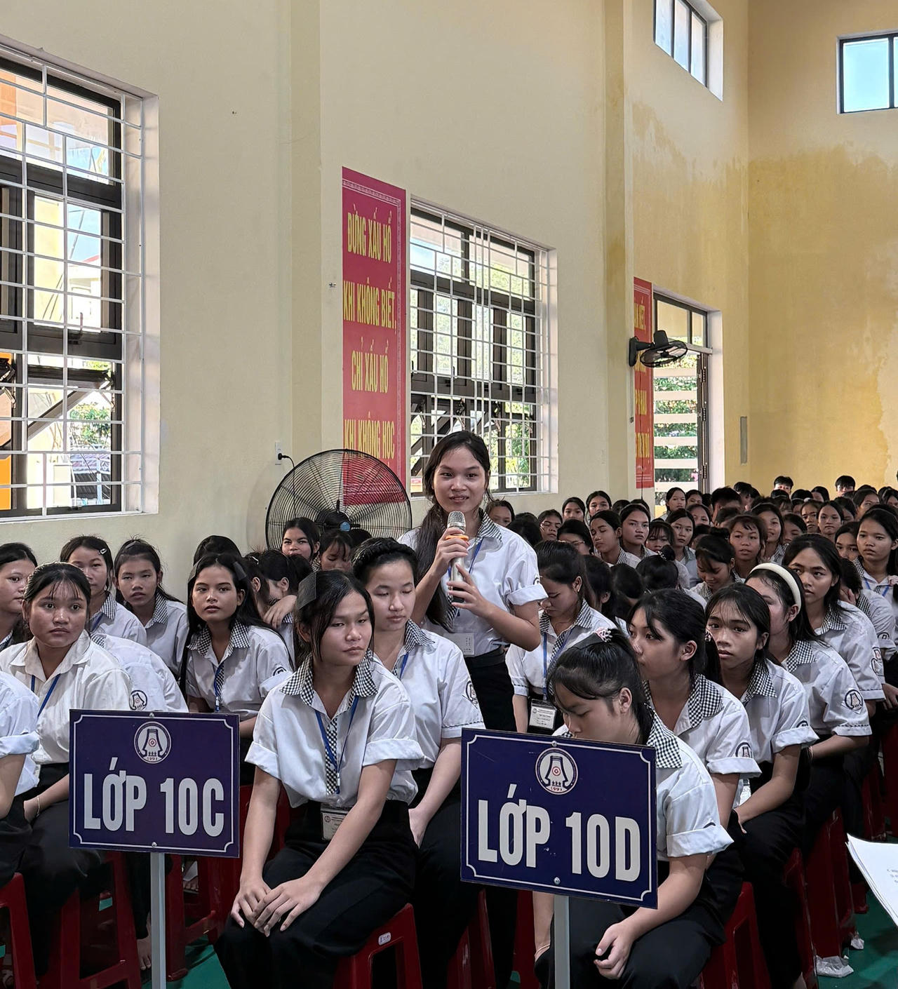 Gần 500 học sinh Quảng Trị dự phiên tòa giả định về bạo lực học đường