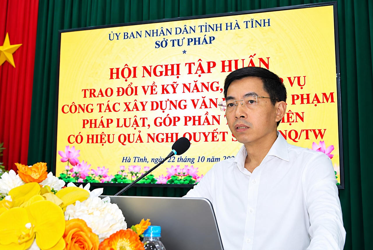 Ông Nguyễn Quốc Tuấn-Giám đốc Sở Tư pháp Hà Tĩnh phát biểu khai mạc tập huấn. (Ảnh:PV)