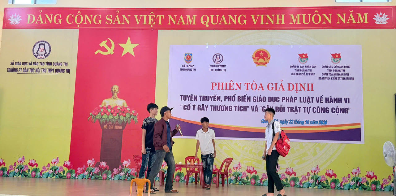 Gần 500 học sinh Quảng Trị dự phiên tòa giả định về bạo lực học đường