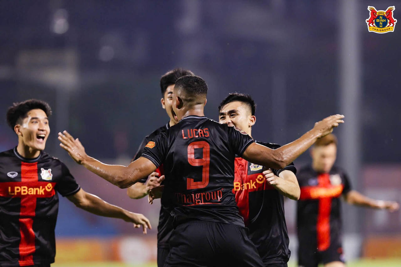 Ninh Bình FC quyết tâm giữ ngôi đầu bảng