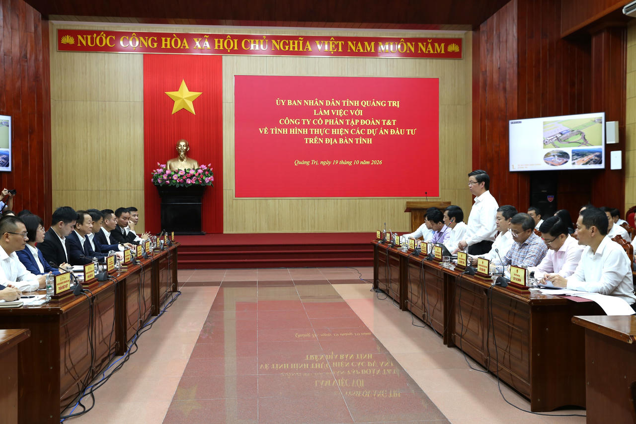 Quang cảnh buổi làm việc giữa UBND tỉnh Quảng Trị và Tập đoàn T&T. Ảnh: Phùng Anh Chiến
