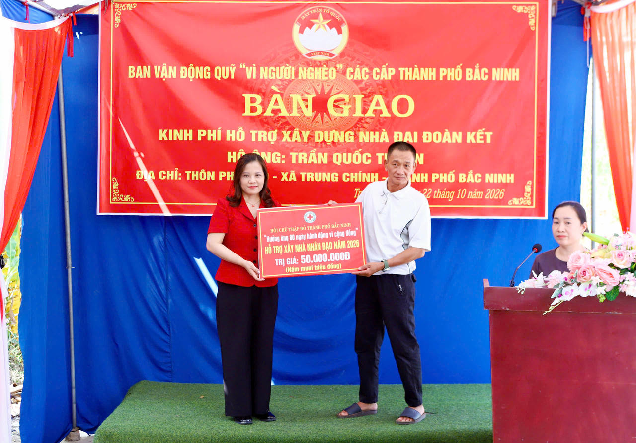 Bắc Ninh: Trao kinh phí hỗ trợ xây dựng nhà Đại đoàn kết tại xã Trung Chính