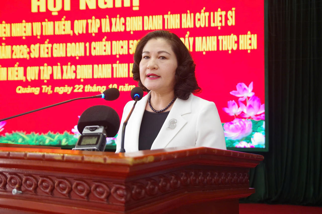 Thứ trưởng Bộ Nội vụ Nguyễn Thị Hà phát biểu chỉ đạo tại hội nghị. (Ảnh: Hoàng Cuối)