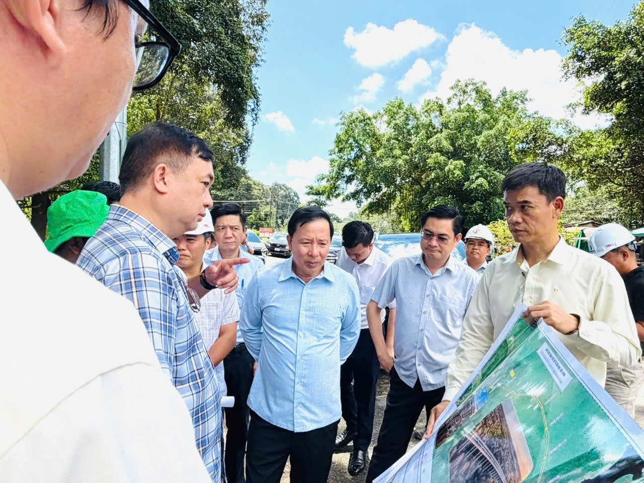 Chủ tịch UBND TP Đồng Nai yêu cầu tăng tốc dự án cầu Mã Đà và Vành đai 4 TP HCM. Ảnh: DK