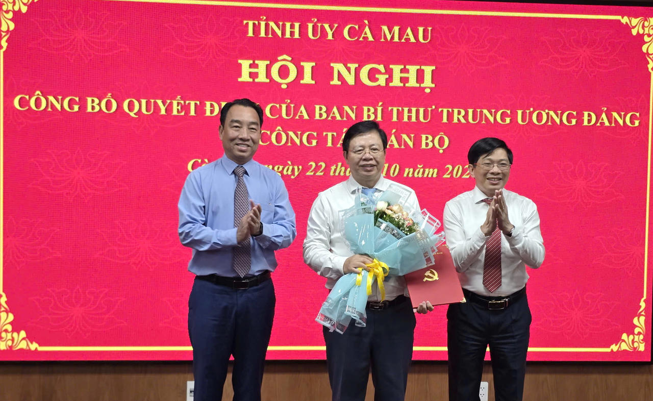 Công bố nhiều Quyết định về công tác cán bộ tại Cà Mau