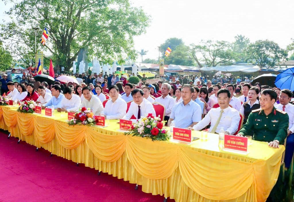 Các đại biểu dự khai mạc (Ảnh: Khánh Dũng)