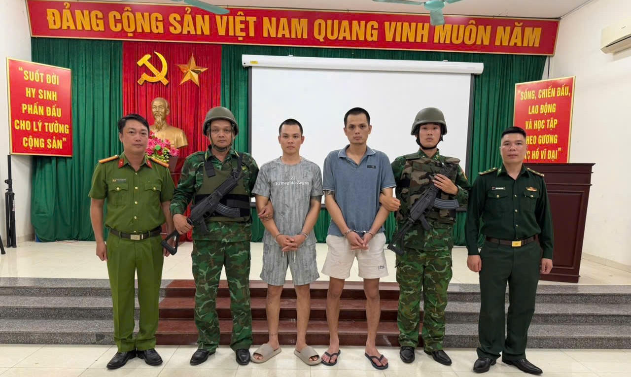 2 đối tượng truy nã đặc biệt về ma túy bị bắt giữ. (Ảnh: Công an cung cấp)