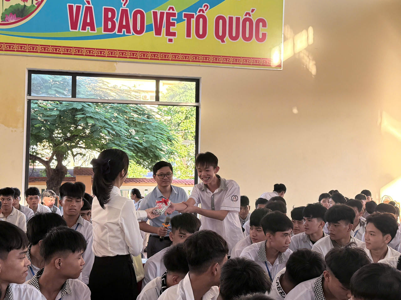Gần 500 học sinh Quảng Trị dự phiên tòa giả định về bạo lực học đường