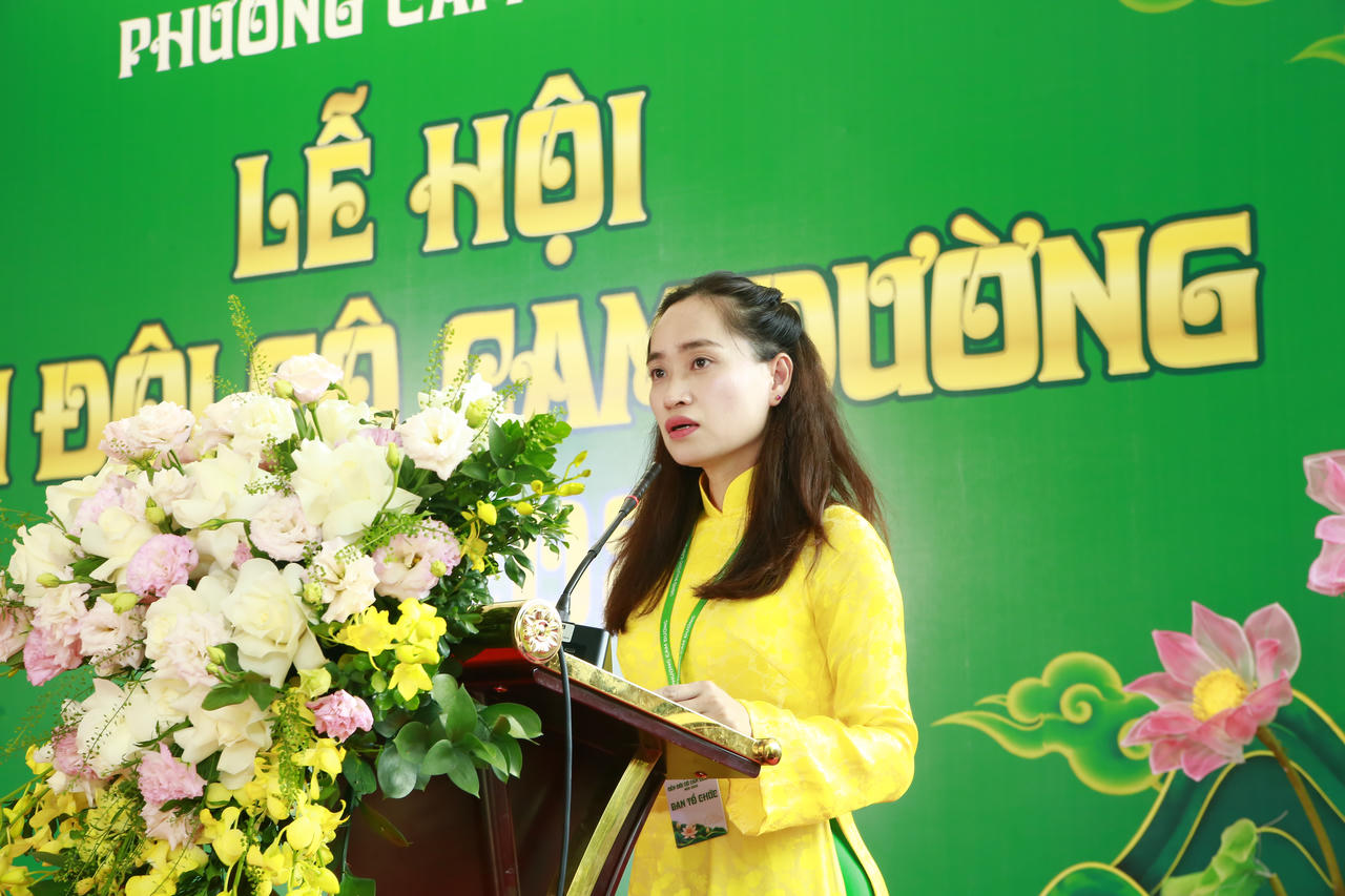 Bà Nguyễn Thu Hoài, Phó Chủ tịch UBND phường Cam Đường phát biểu khai mạc (Ảnh: Hữu Trường).