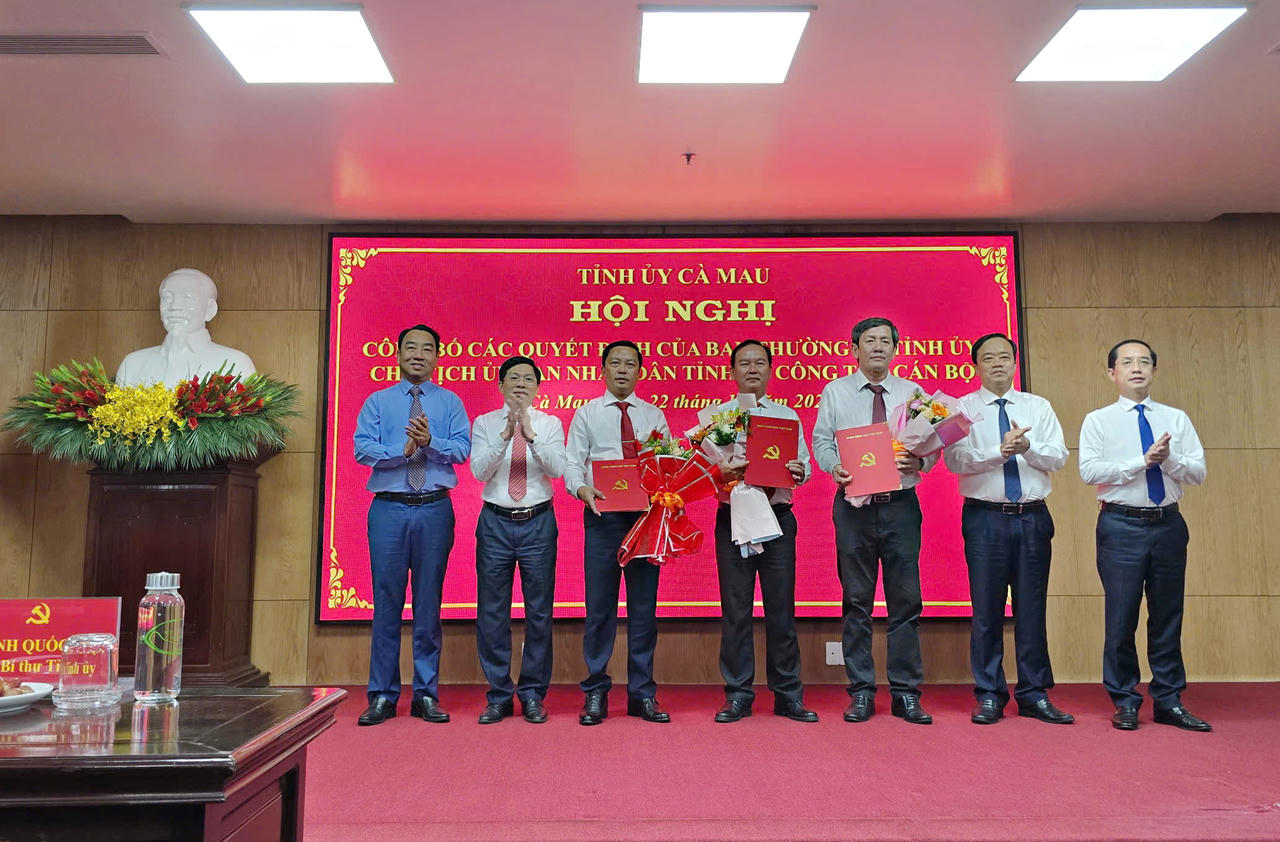 Công bố nhiều Quyết định về công tác cán bộ tại Cà Mau