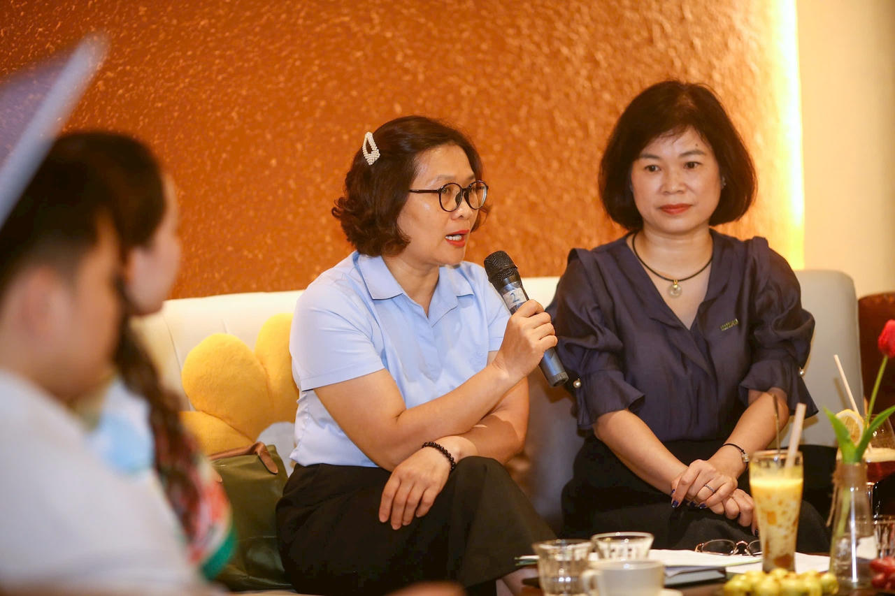Bà Hoàng Bích Hạnh, Phó Chủ tịch Công đoàn URENCO chia sẻ tại talkshow.