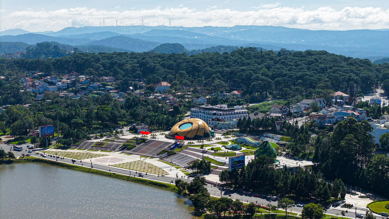 Vietnam Jazz Heritage Festival 2026 đêm đầu tiên tổ chức tại quảng trường Lâm Viên. Ảnh Anh Hoàng.